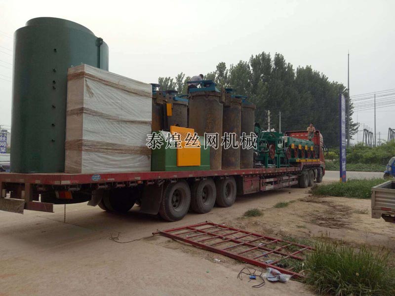 復(fù)合直進(jìn)式拔絲機(jī)裝車(chē)發(fā)貨中