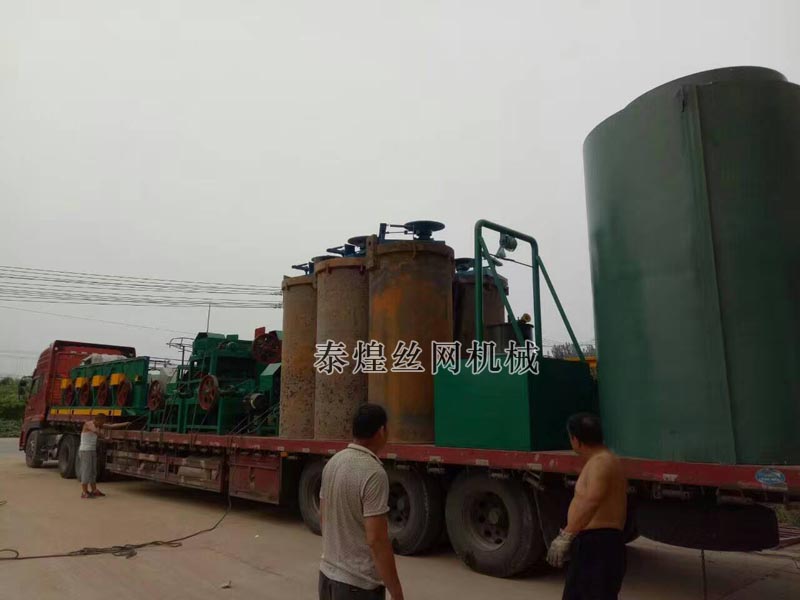 復(fù)合直進(jìn)式拔絲機(jī)裝車(chē)發(fā)貨中